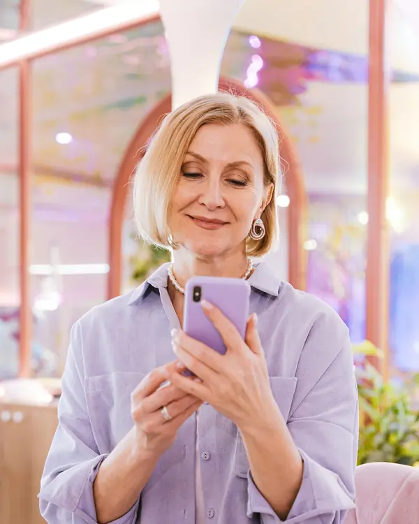 Customer sharing feedback from a phone